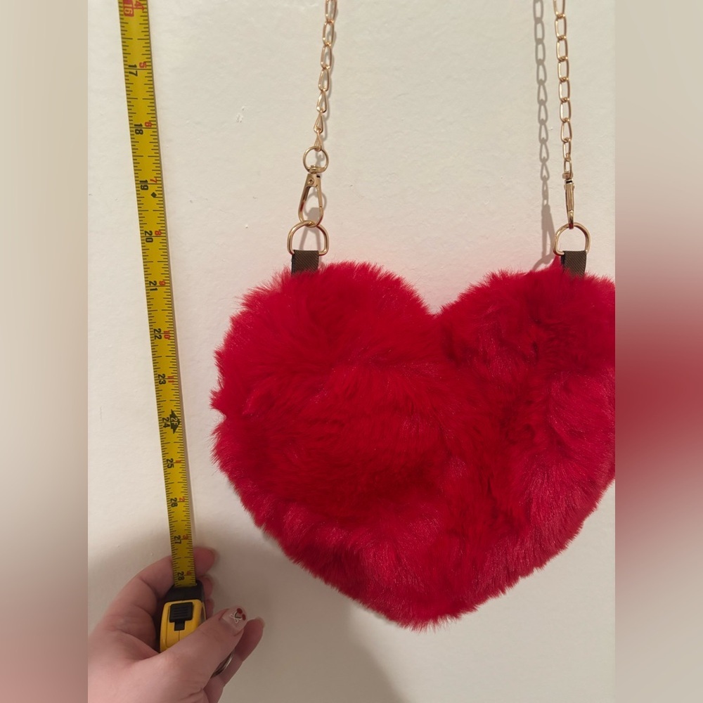Heart-Shaped Faux Fur Crossbody Bag - Red - Picture 10 of 10